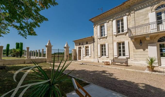 Sale Manor house Bordeaux